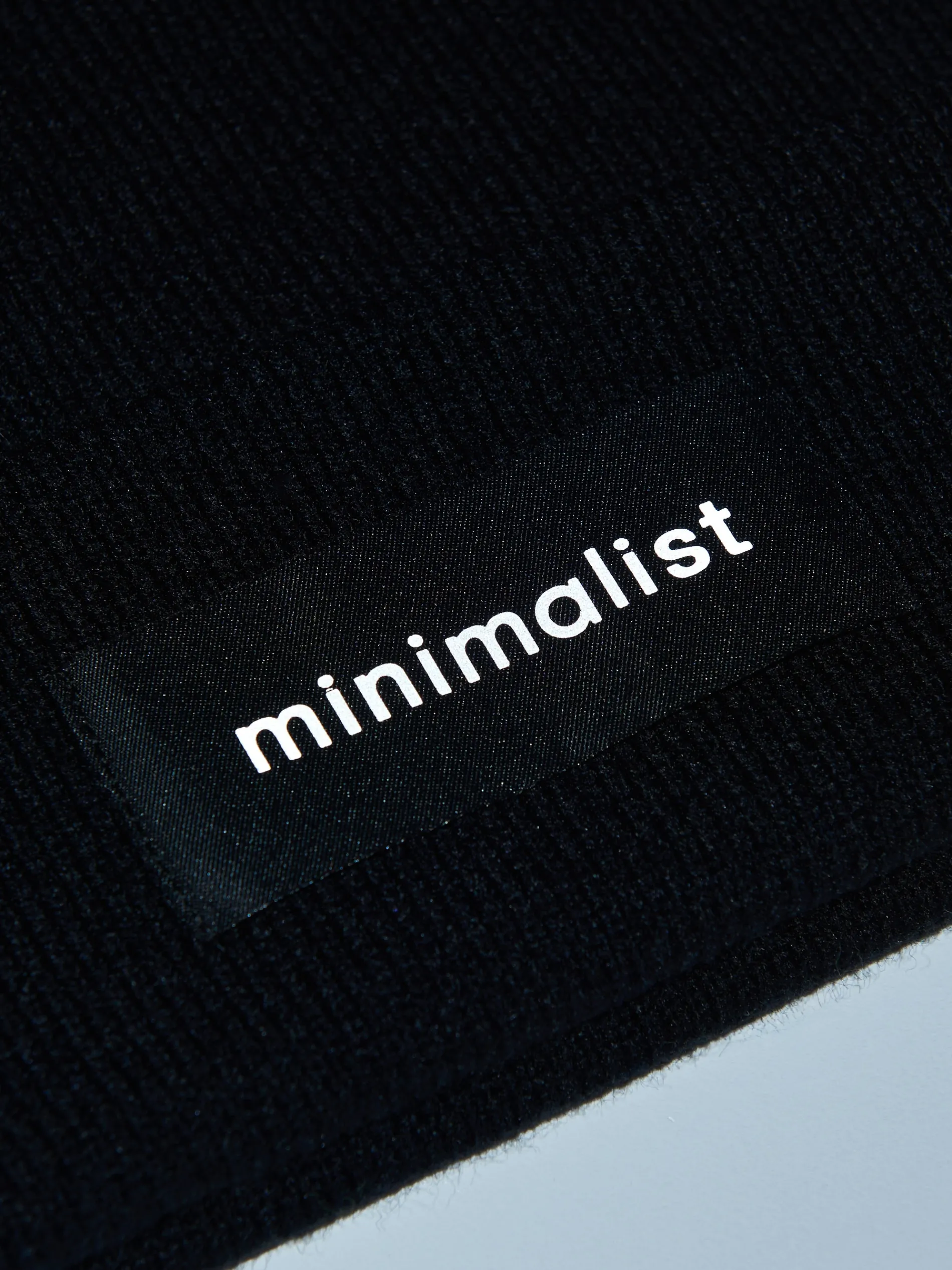 Cropp Czapki*Czarna czapka beanie z naszywką