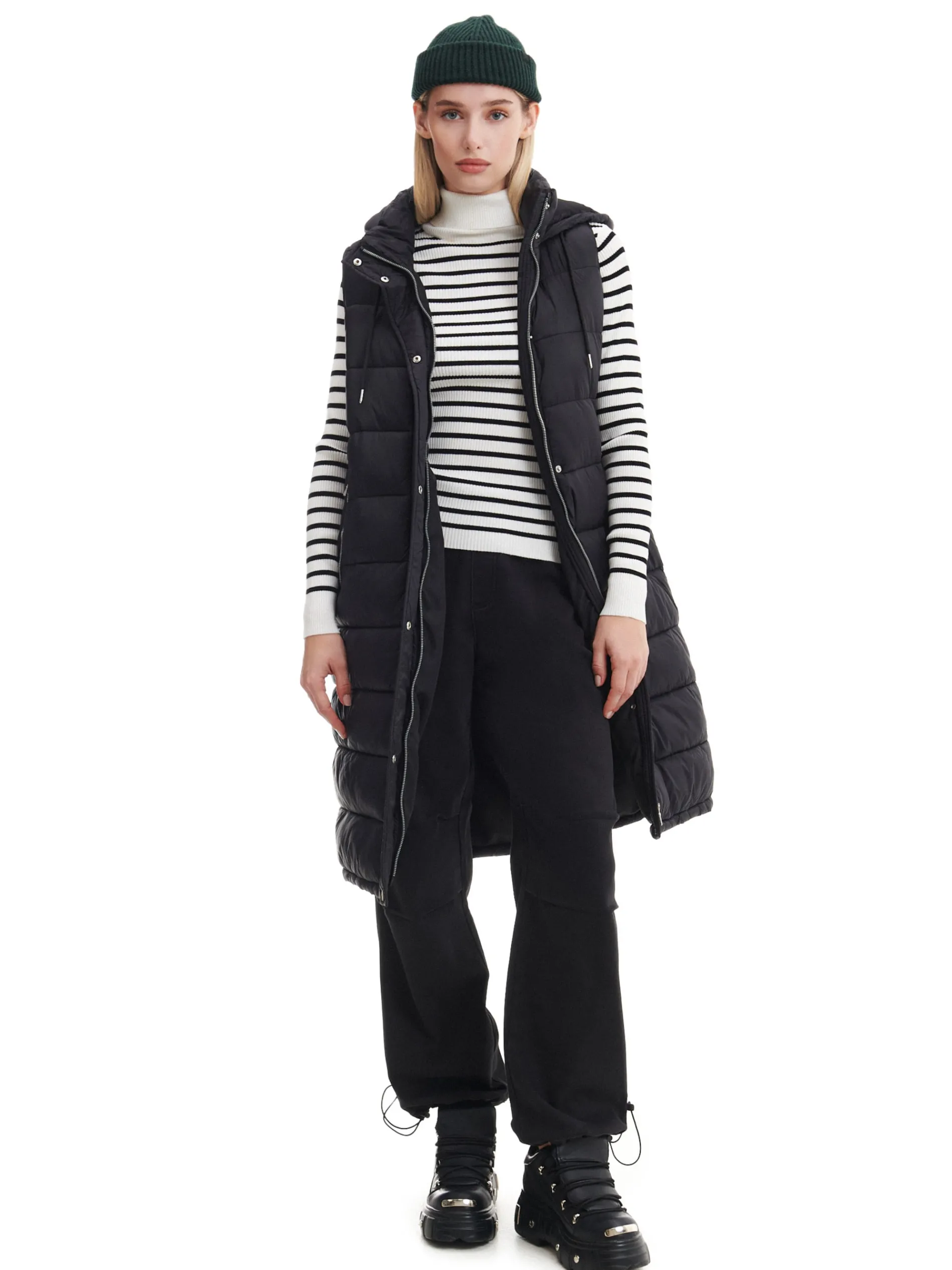 Cropp Kurtki, Płaszcze*Czarna kamizelka puffer z kapturem