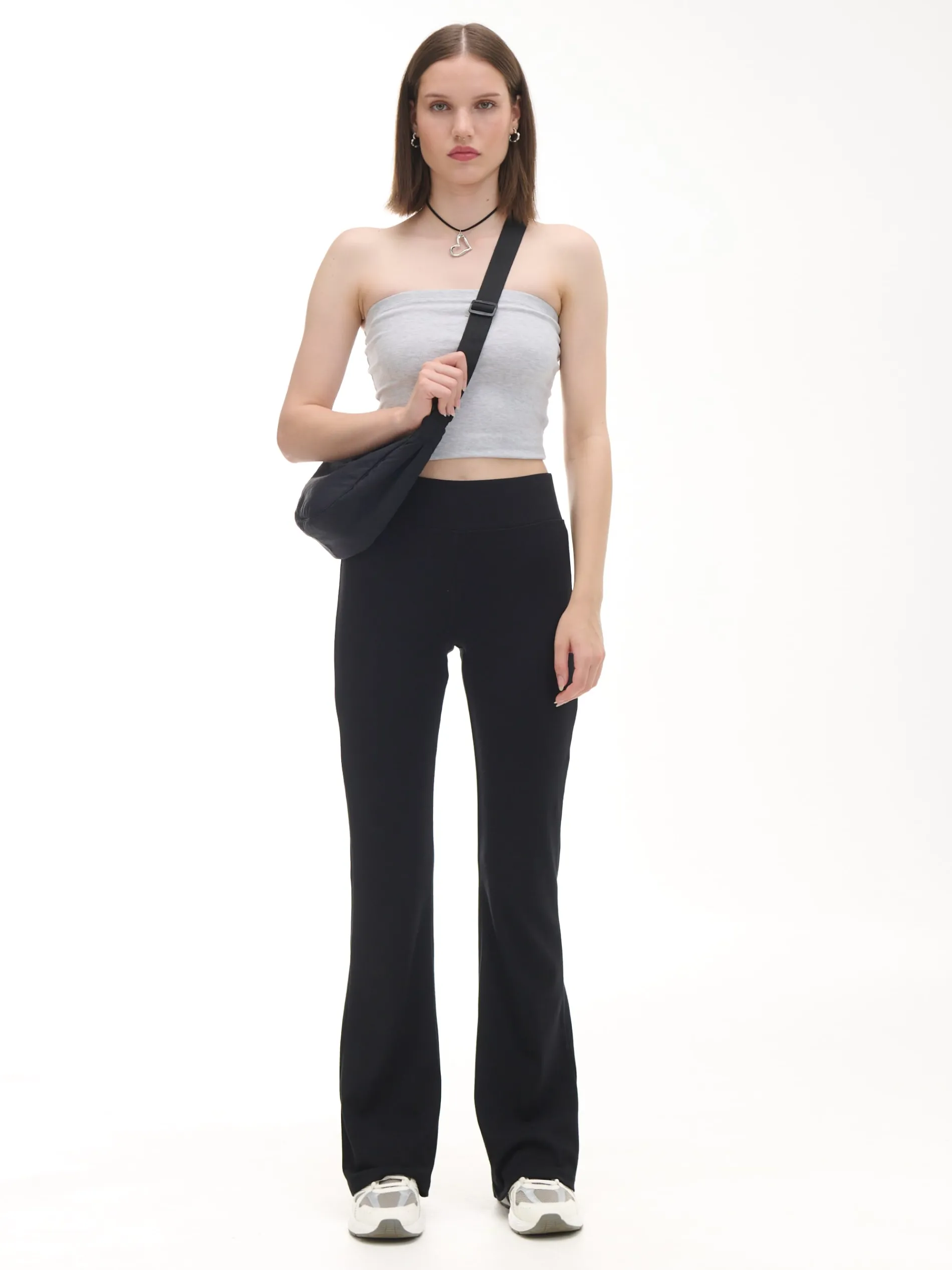 Cropp Spodnie*Czarne dresy typu flare