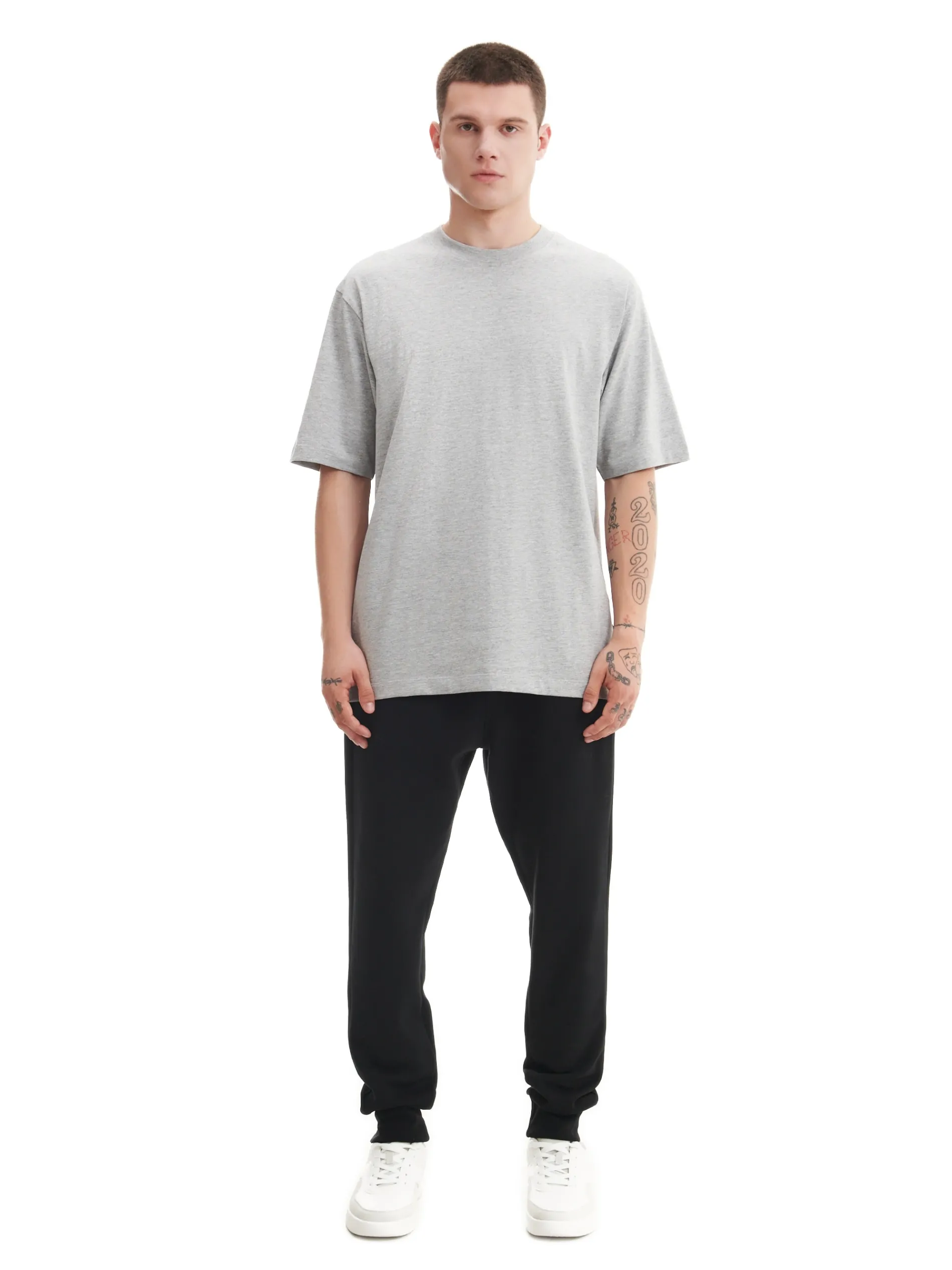 Cropp Spodnie*Czarne gładkie joggery regular