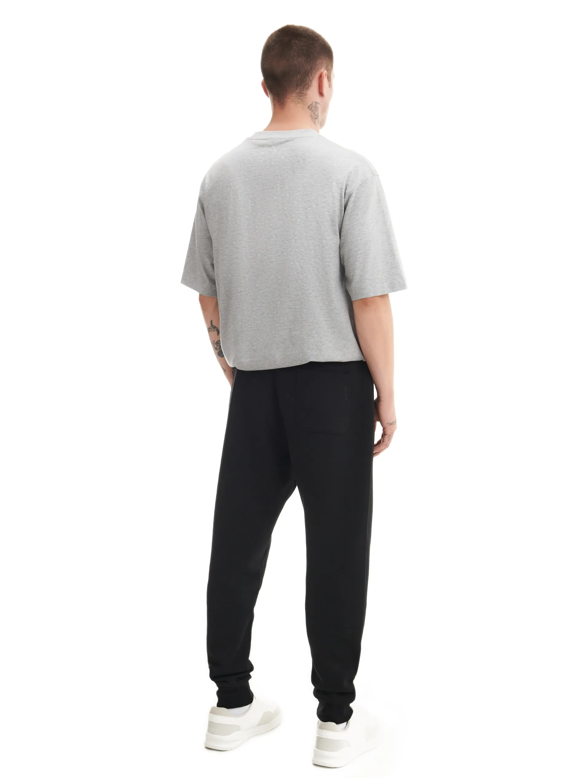 Cropp Spodnie*Czarne gładkie joggery regular