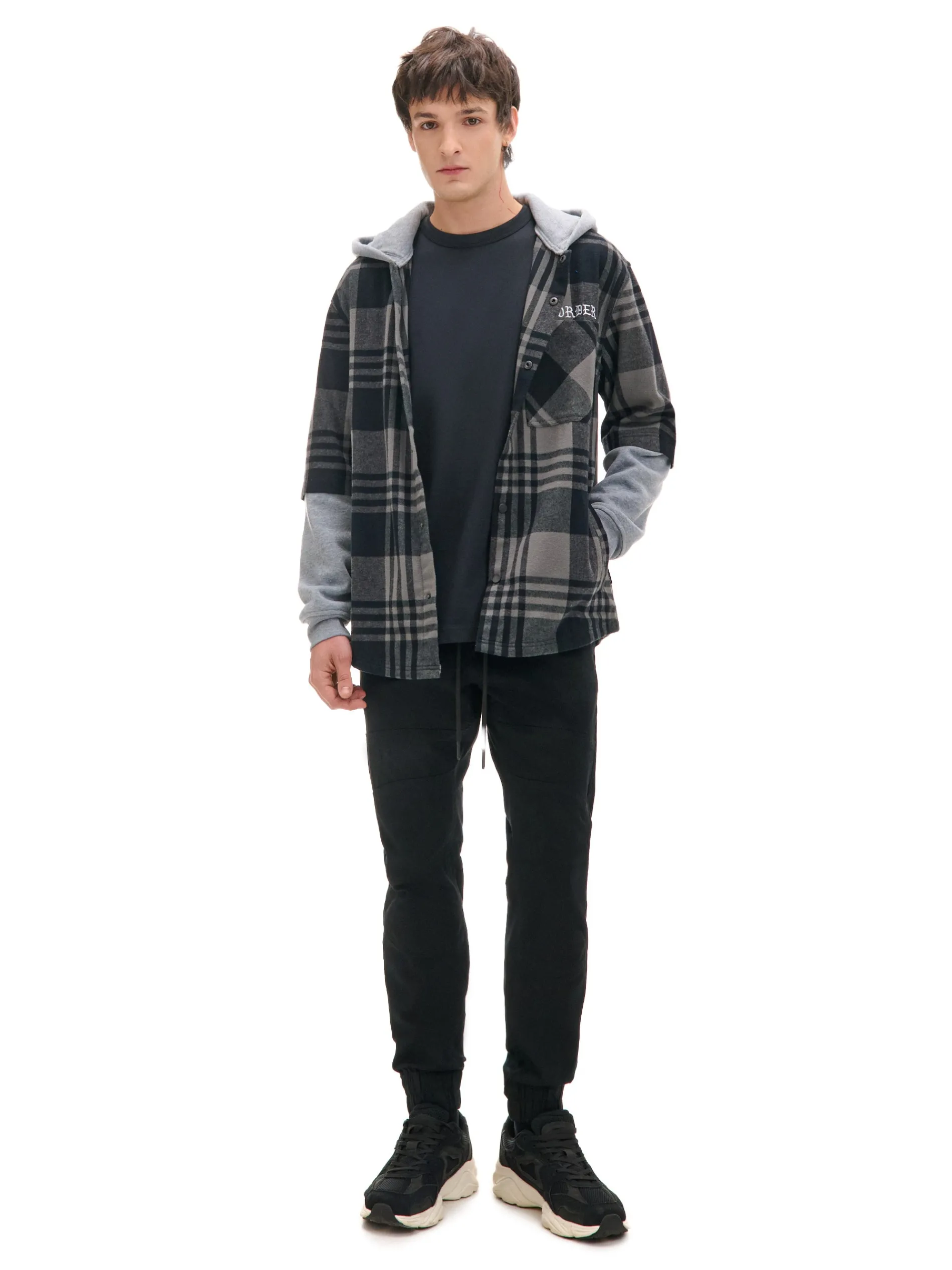 Cropp Spodnie*Czarne joggery z kieszeniami cargo