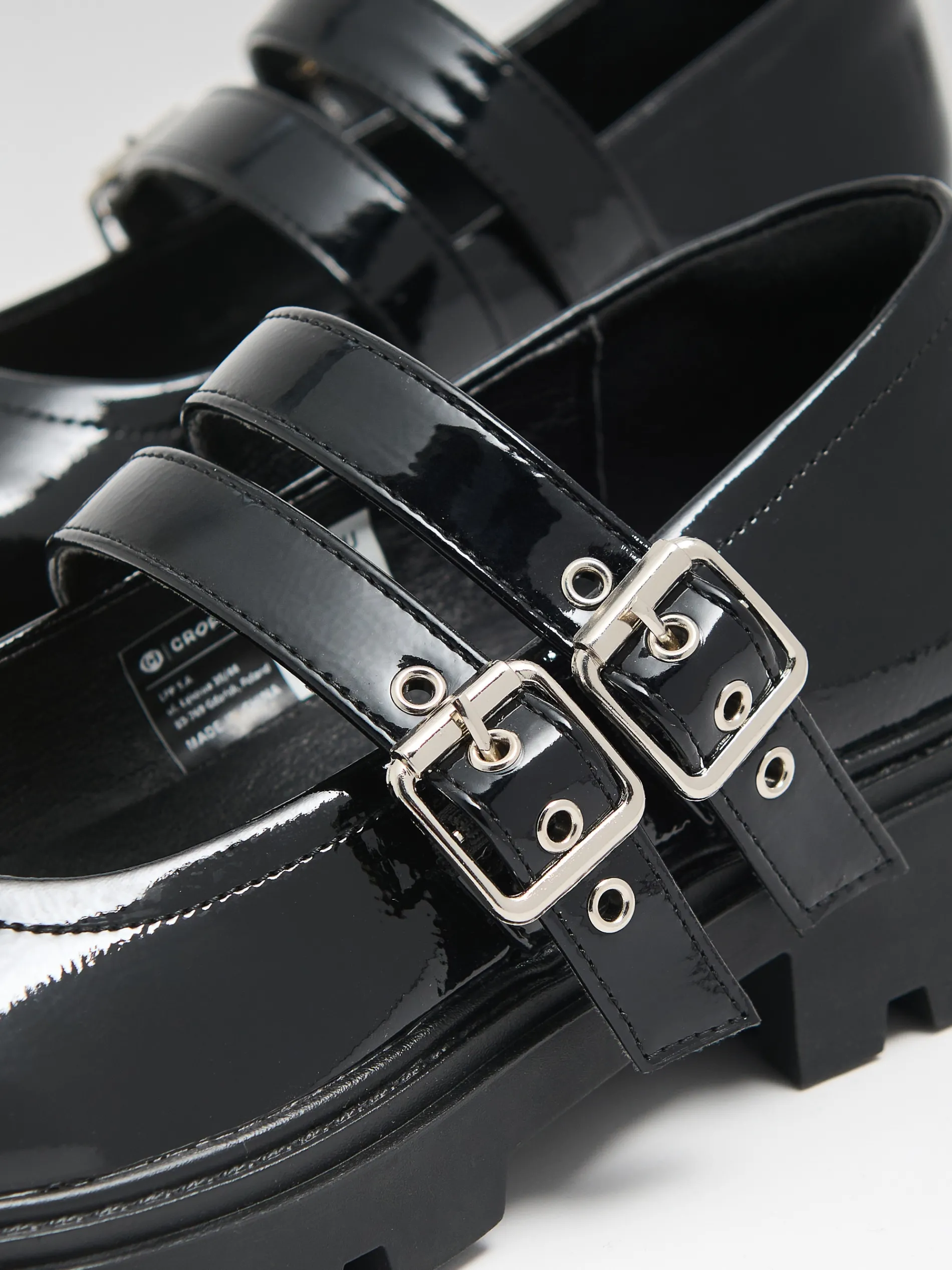 Cropp Półbuty*Czarne lakierowane półbuty Mary Jane