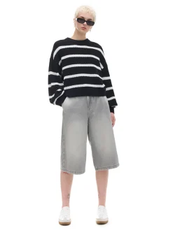 Cropp Swetry*Czarno-biały sweter z szerokim rękawem