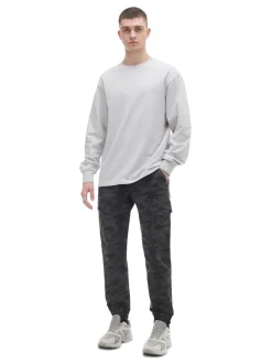 Cropp Spodnie*Joggery cargo z nadrukiem moro