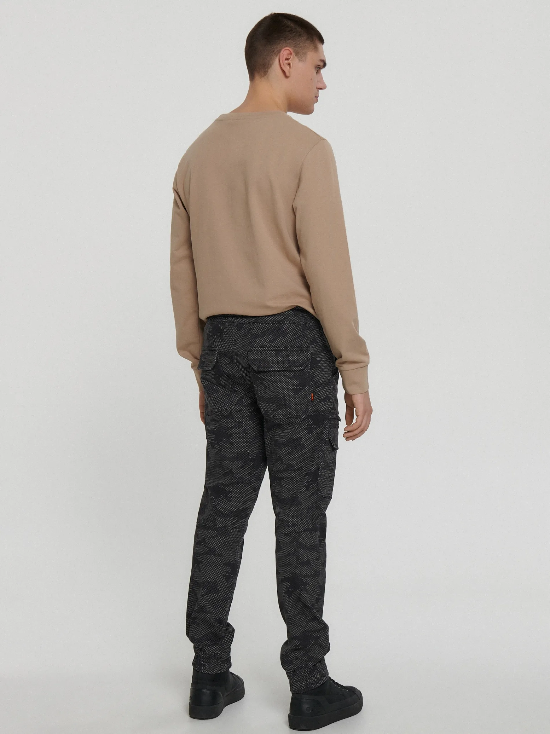 Cropp Spodnie*Joggery z kieszeniami cargo