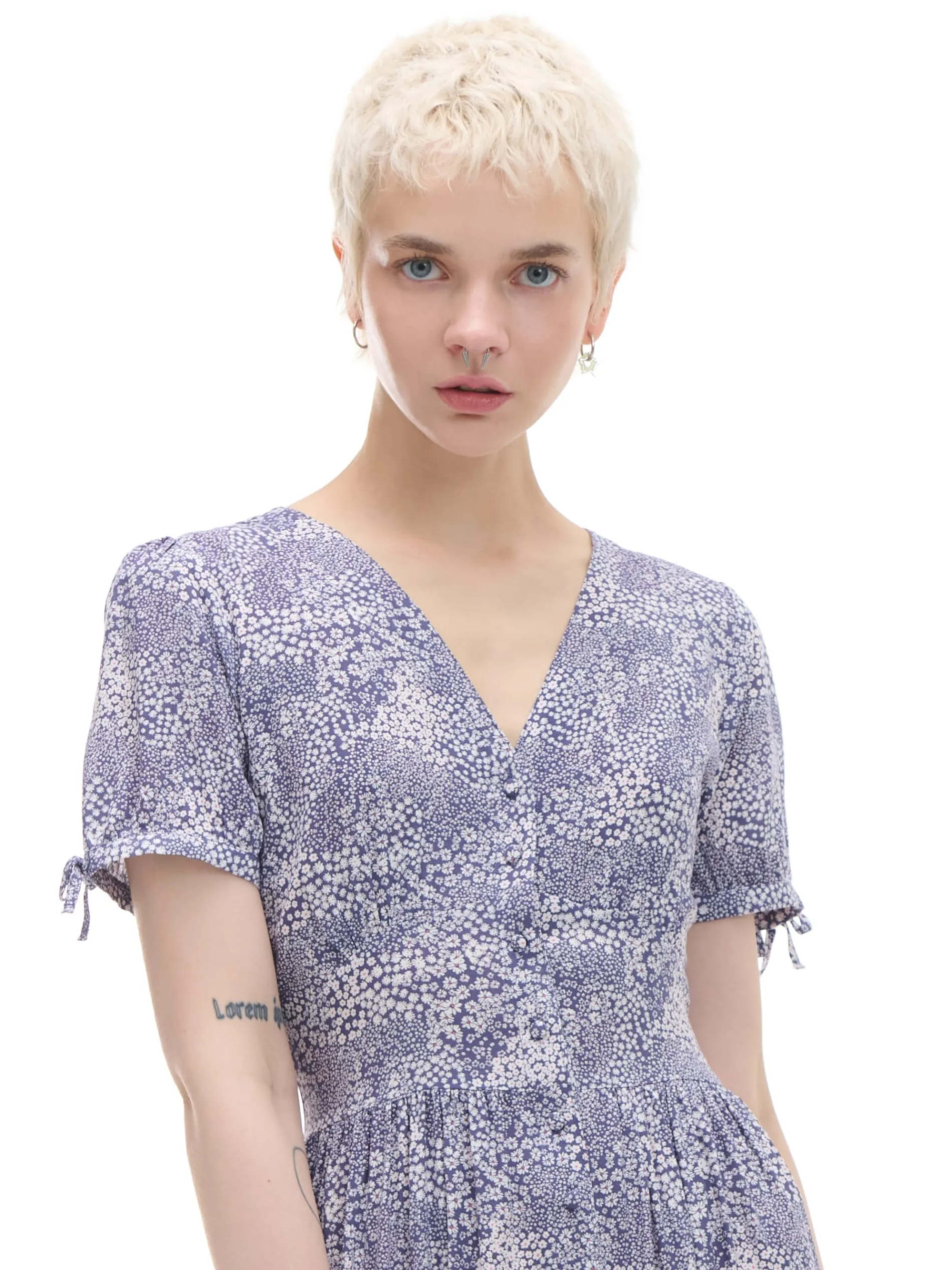 Cropp Sukienki, Kombinezony*Niebieska sukienka midi w kwiaty