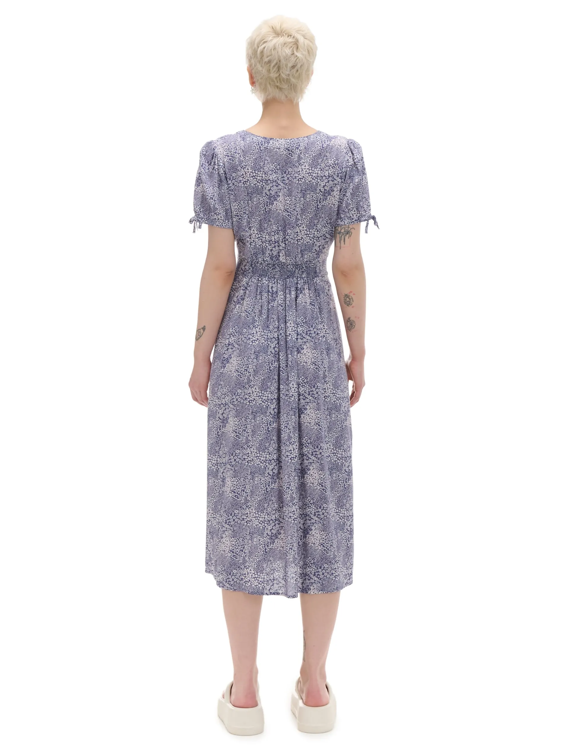 Cropp Sukienki, Kombinezony*Niebieska sukienka midi w kwiaty