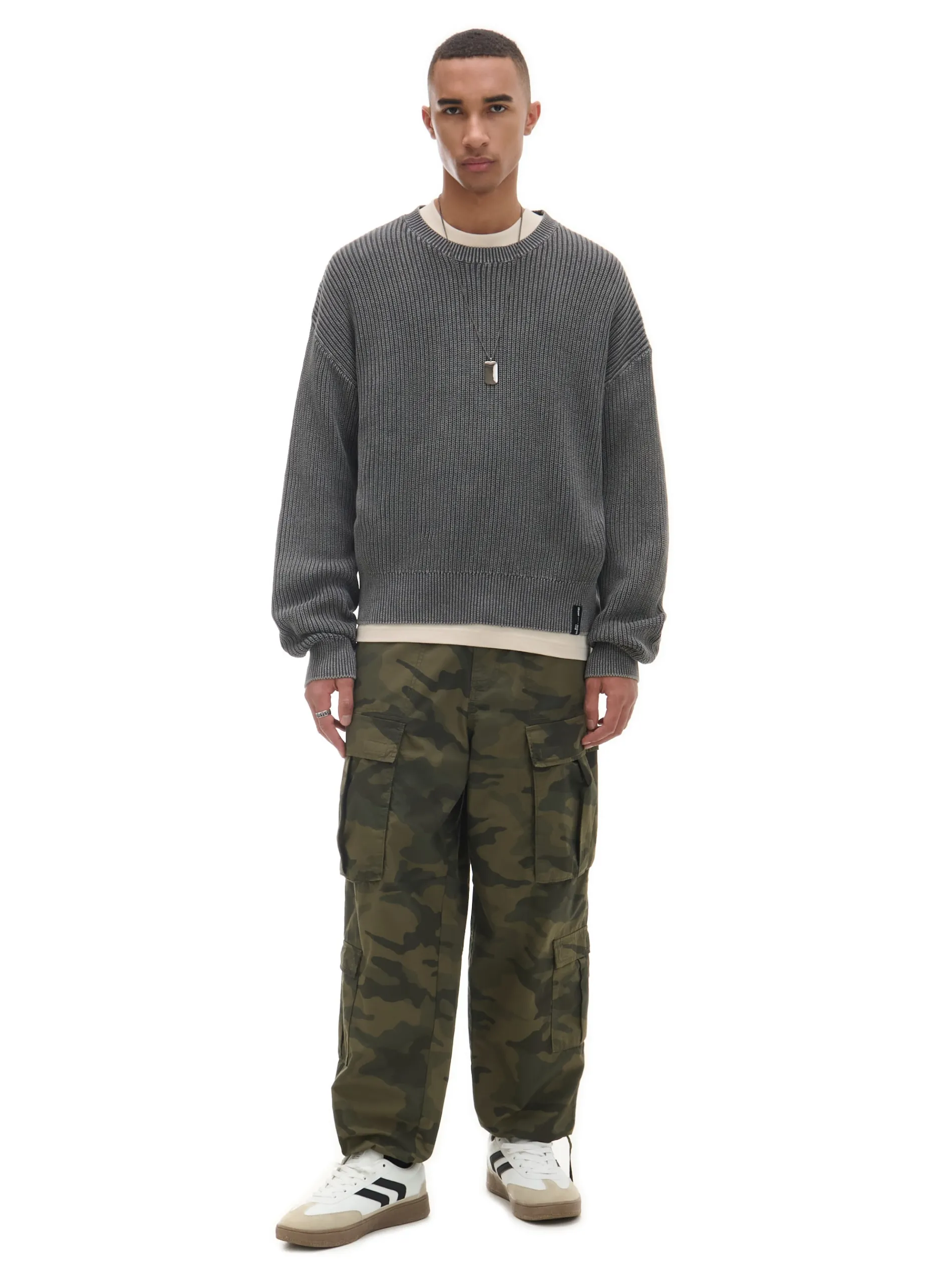 Cropp Spodnie*Spodnie cargo z motywem moro